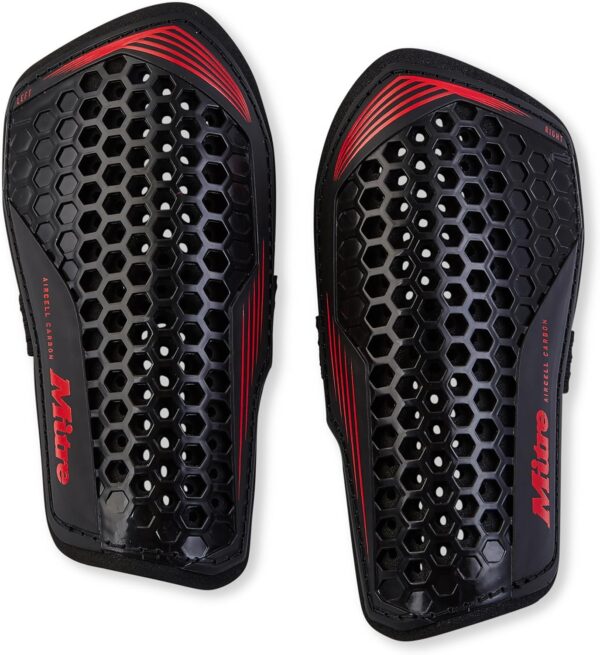 Espinilleras Mitre Aircell Carbon Slip: Ligereza y Comodidad para los Futbolistas