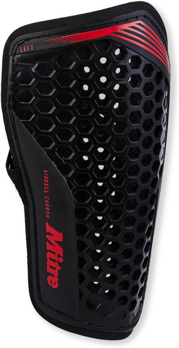 Espinilleras Mitre Aircell Carbon Slip: Ligereza y Comodidad para los Futbolistas - Imagen 4